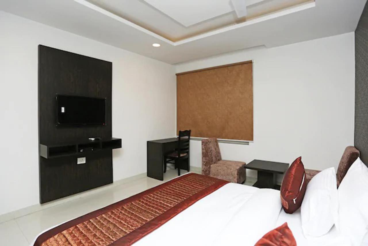 Hotel Grand Belwood Near Delhi Airport Yeni Delhi Dış mekan fotoğraf